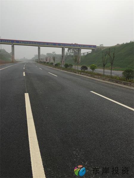 岷東大道東坡段5.8公里道路隔離帶綠化工程順利驗(yàn)收(圖5) 岷東大道東坡段5.8公里道路隔離帶綠化工程順利驗(yàn)收(圖5)